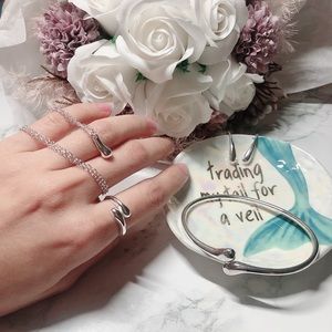 NEW Stylish Jewlery set